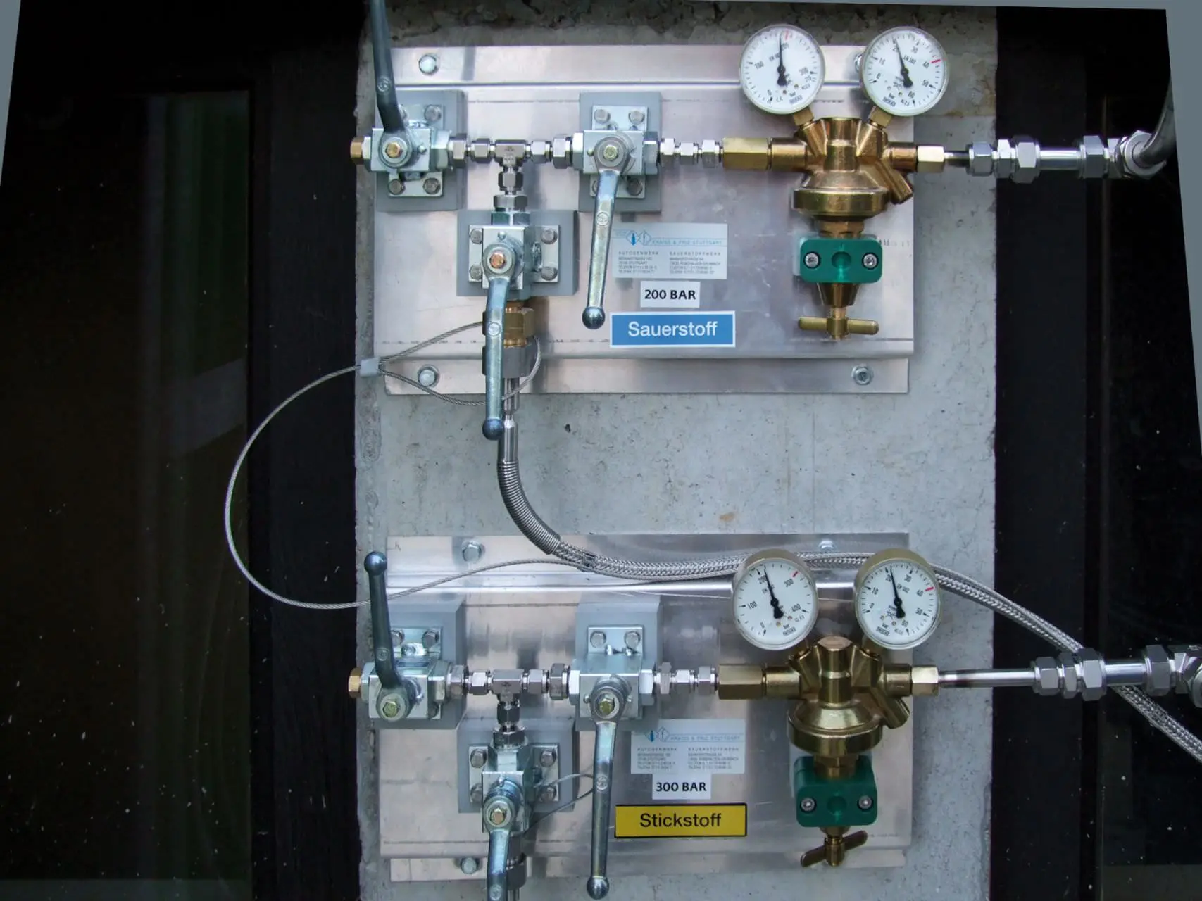 Gasversorgungsanlage mit Rohrleitungen und Druckminderern